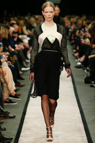 Look 18